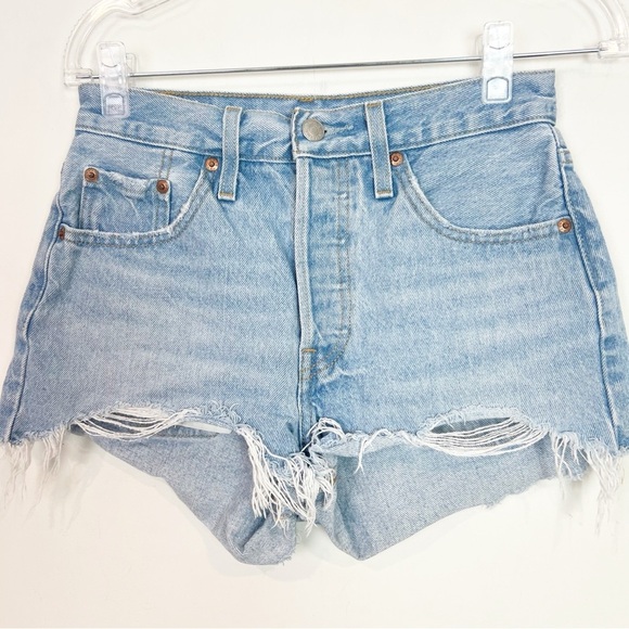 LEVI’S 501 BUTTON FLY CUT OFF LIGHT DENIM JEAN SHORTS WOMENS SZ 25 - Picture 1 of 6